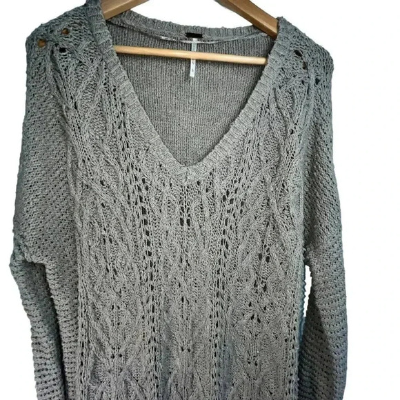 Free People Women’s Beige Knitted Raw Hem Oversized Distressed Sweater‎ Large - Picture 3 of 6